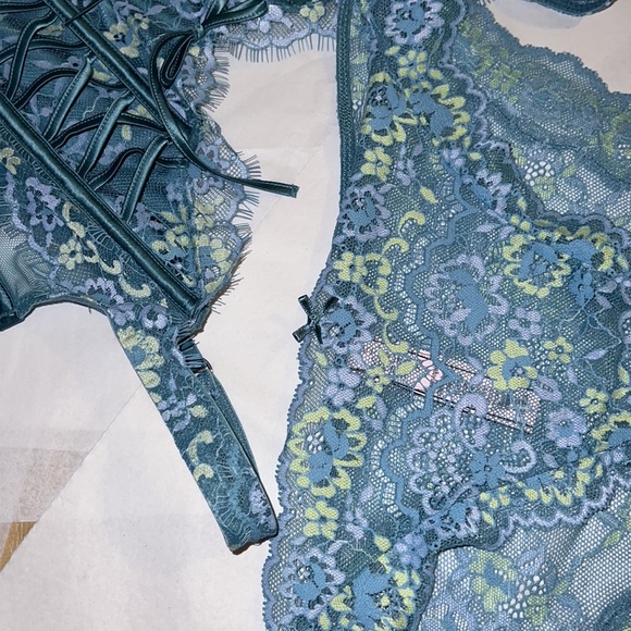 (L) 2pcs Victoria’s Secret Dream Angels Collection Set Corset & Cheeky Panty - Picture 17 of 17